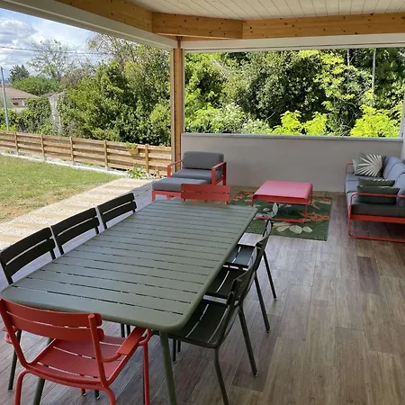 Moderne Avec Piscine Privee Et Grand Terrain En Centre-ville - Fr-1-382-208 Villa